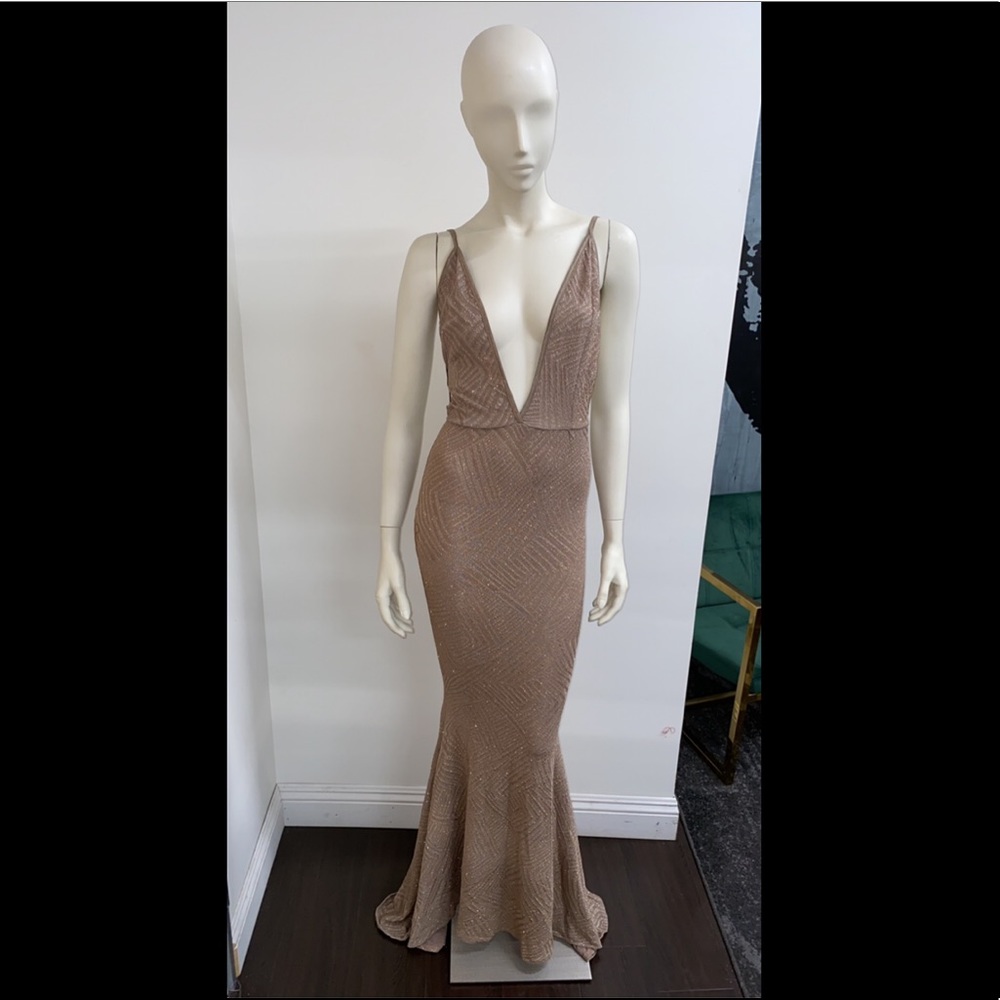 Backless gown